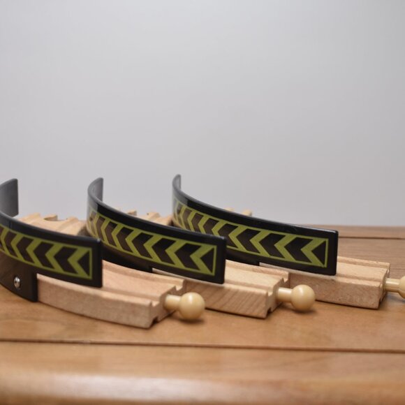 7" Brio Accessories Curved Fenced Tracks Toys Train Scene Wooden Railway x 3 Lot - Picture 3 of 6